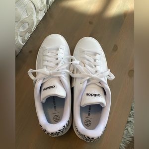 NWT white adidas womens sneakers size 9.5